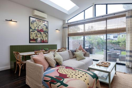 Brent House | Veeve - Colour & Light