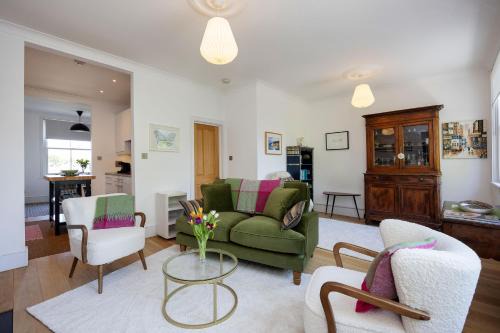 Hammersmith Broadway Apartment | Veeve - In the Clouds