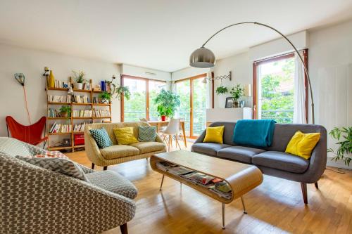 Grenelle Apartment | Veeve - Modern Brights
