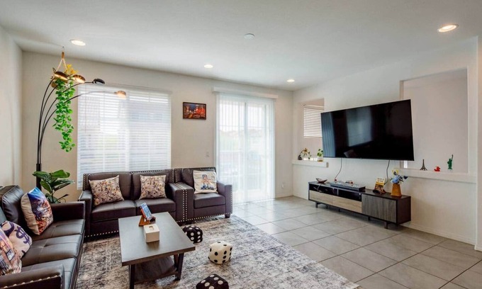 Enterprise House | Vegas Retreat Modern Comfy Home
