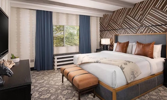 Enterprise Hotel | Vegas-Style Lodge with Fitness Center & Casino | Shuttle to Airport