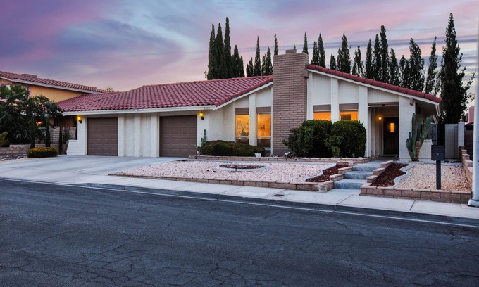 Canyon Gate Master House | Vegas Vacation Villa - 20 minutes to strip & hiking