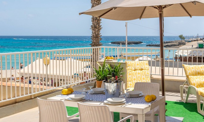 S'Illot-Cala Morlanda House | VELL MARI 6 - Beautiful first line beach apartment in S'Illot. Free WiFi.