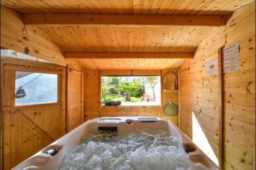 Saint-Nazaire Apartment | Velours 4 & Jacuzzi