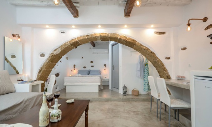 Naxos Hotel | Venetian Suites
