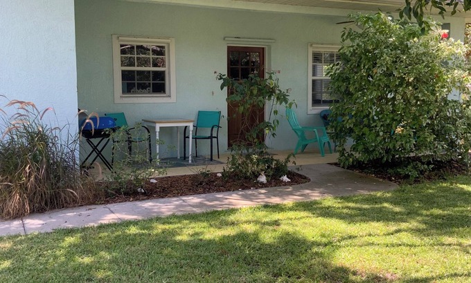 South Venice Cottage | Venetian Vacation! Close To Beaches, Restaurants & Shopping!