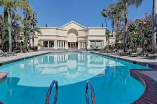 University City Apartment | Venetian Vacation La Jolla two bedroom condo luxury furnished central near beach and UTC mall
