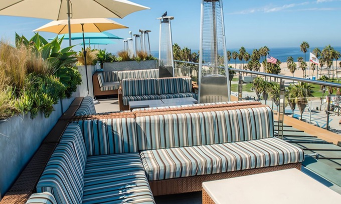 Venice Hotel | Venice Beach Base w/Balcony | Free Breakfast | Rooftop Lounge | 3 Units
