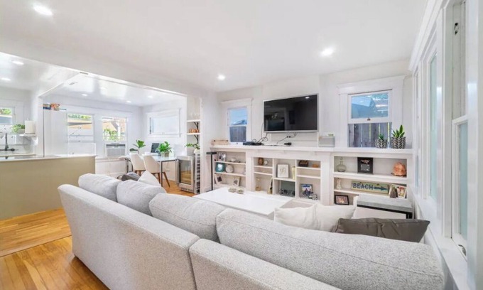 Venice House | Venice Beach Bungalow 6 Blocks From Beach