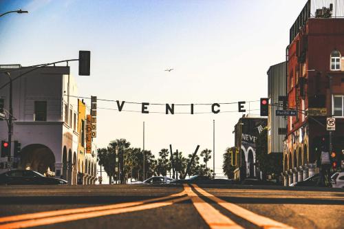 Venice House | Venice Beach International Traveler Cabins