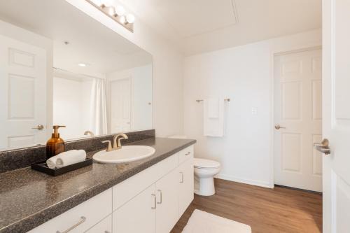 Marina del Rey Apartment | Venice Boardwalk Breeze 2BR - 7-min to Venice Beach