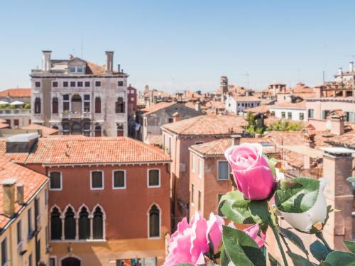 San Polo Apartment | Venice Palace Tintoretto by Wonderful Italy