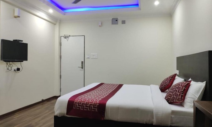 Iyyappanthangal Hotel | Venster Residency