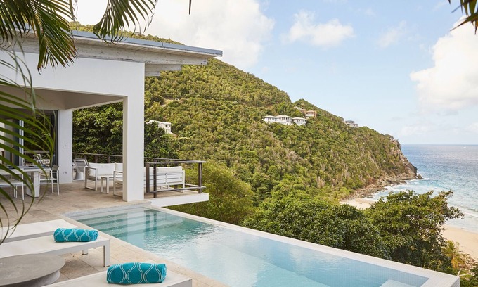 Road Town Villa | VENTANA stunning contemporary beach house, 5min walk to stunning Trunk Bay beach
