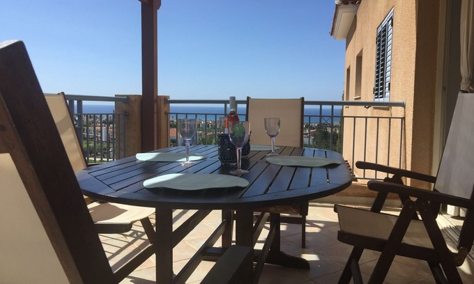 Peyia Town Apartment | VENUS - 2 BED PENTHOUSE APARTMENT WITH STUNNING VIEWS OF CORAL BAY