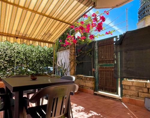 Nettuno Apartment | VENUS APARTMENT - Charming Holiday Home with Patio - Nettuno Santa Barbara