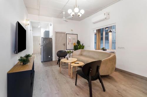 Pali Hill Apartment | Vera 1BHK Bandra W by The Bombay Home Company