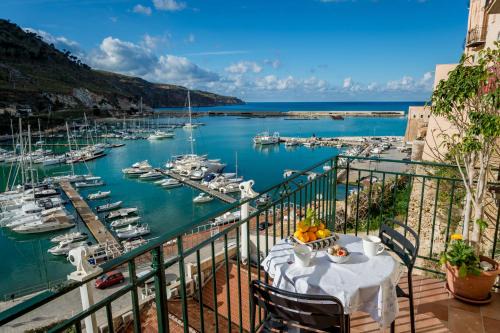 Castellammare del Golfo Apartment | Veranda sul Porticciolo