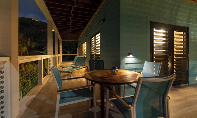 Ajax Peak House | Verandah-style Living Overlooking Coral Bay