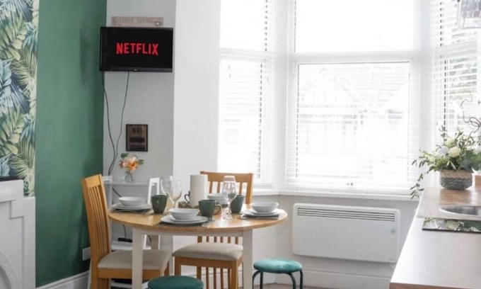 Swindon Apartment | Verdantia Bliss With Parking | Swindon Convenient Stay nn
