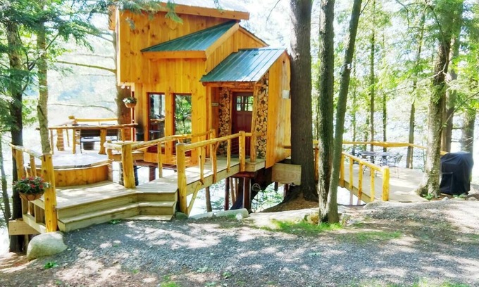 Newport Cabin | Vermont Tree Cabin on Walker Pond, private retreat