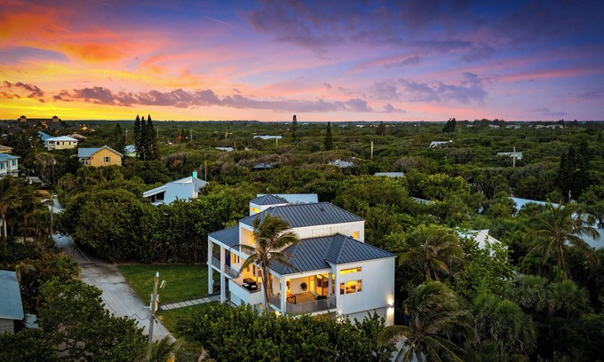 Vero Beach House | Vero Beachfront Retreat/Ocean Views Fireplace