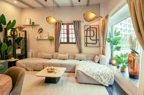 Versailles Apartment | Versailles Jacuzzi - Sauna - RDC 2