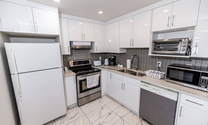 Calgary House | Very central Full renovated in Aug 2024 rare find pet friendly 2 min from hwy1