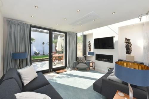 Churchill House | Very Central London- luxurious Town house. Air con
