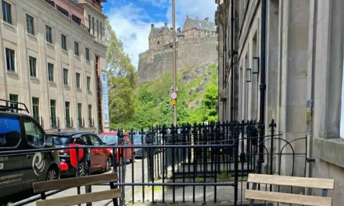 Tollcross Apartment | Very central, next to the Castle with garden