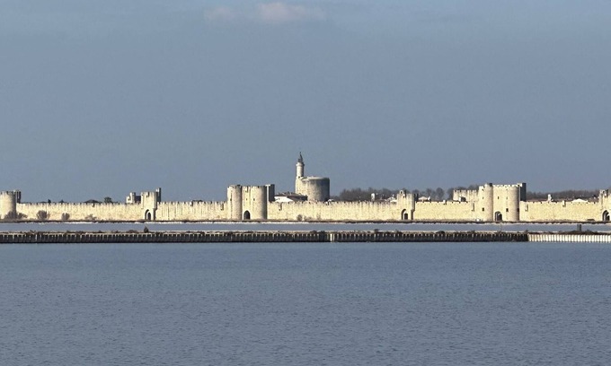 Aigues-Mortes House | Very close to the medieval city of Aigues-Mortes, marina, with swimming pool