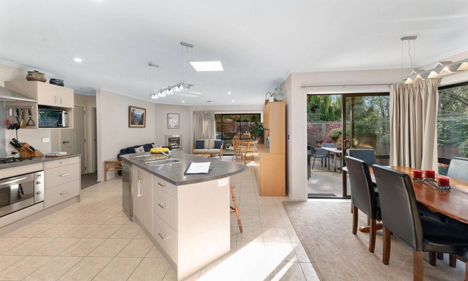 Lynmore House | VERY COMFORTABLE LYNMORE OWNER'S HOME NEAR REDWOOD FOREST.