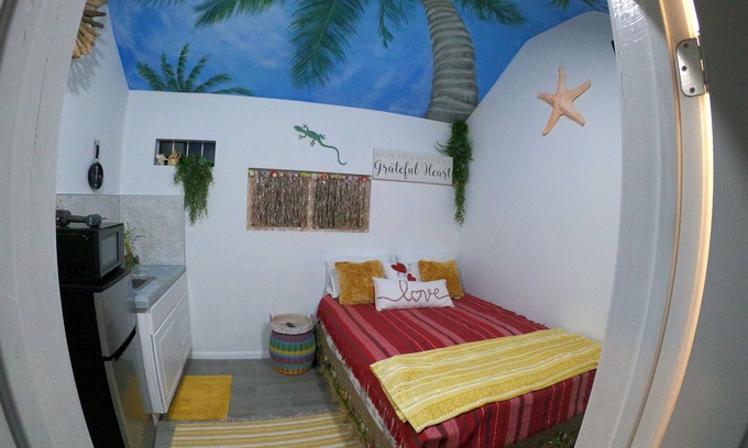 Perris Apartment | VERY COZY HAWAIIAN TINY STUDIO !