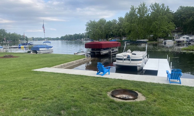 Leesburg Cottage | Very cute lakefront cottage. This little gem is just the getaway everyone needs!