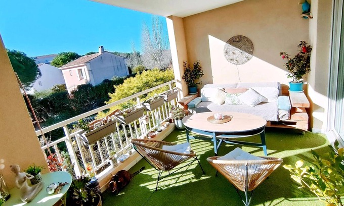 Six-Fours-les-Plages Apartment | VERY NICE T3 5MN ON FOOTS FROM THE BEACHES