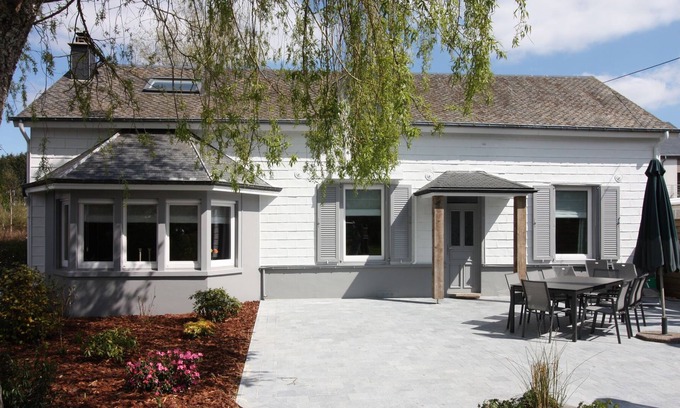 Corbion Cottage | Very nice holiday home located on a large secured park