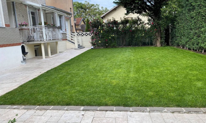 Gambetta House | Very Nice House With Garden to Rent in Paris Area