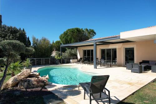 Aureille Villa | very pretty contemporary villa with pool located in Aureille in the alpilles, close to the center on foot. sleeps 4.