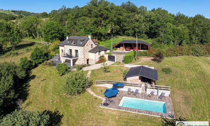 Auzits Villa | Very private detached house with private pool, air conditioning and panoramic view