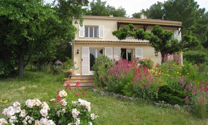 Roussas Villa | Very quiet villa in Provencal Drôme, private fenced swimming pool of 10 m