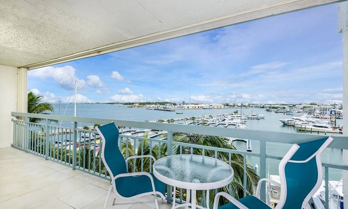 Historic Seaport Condo | Very Rare-The Galleon 3 King Bd, 3 Bath w/4th king bd in loft + sleeper sofa