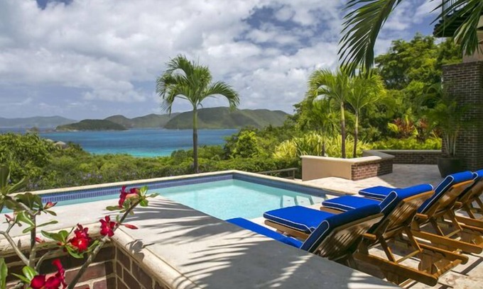 Peter Bay House | Very Short Walk To Private Beach