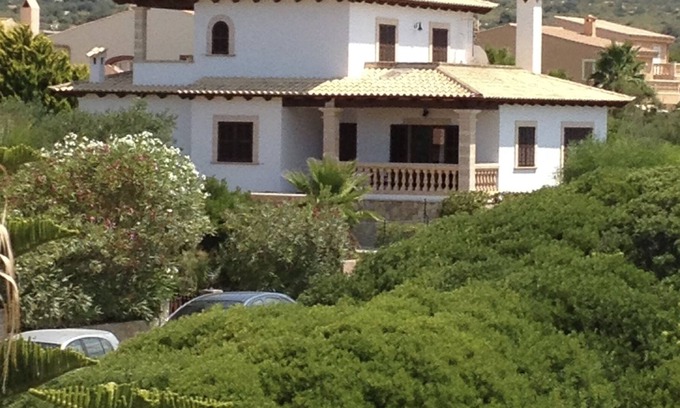 Urbanizacion S'Estanyol Villa | Very spacious villa with swimming pool, 25 meters from a long wild beach