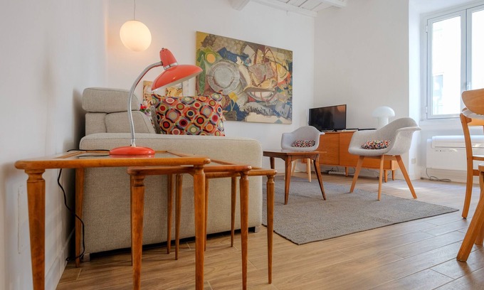 Rione III Colonna Apartment | Via Crispi Spanish Steps Apartment. New right in the central elegant and quiet