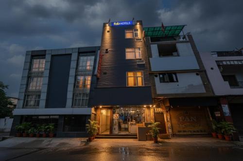 Delhi Hotel | Via Santosh Residency