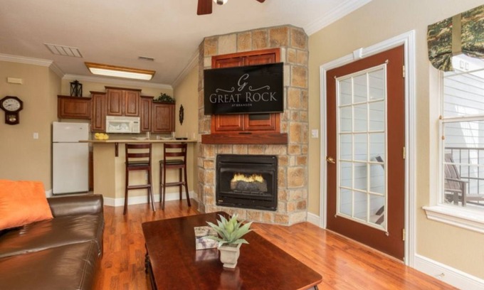 Branson Hotel | Vibrant 2BR Condo at Great Rock: Relax & Enjoy