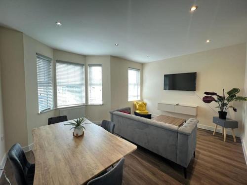 Croham Apartment | vibrant and cozy London Apartment