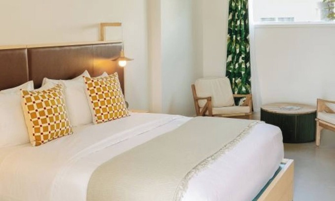San Jacinto Hotel | Vibrant Beachside Room Perfect for Relaxing Couples' Getaway