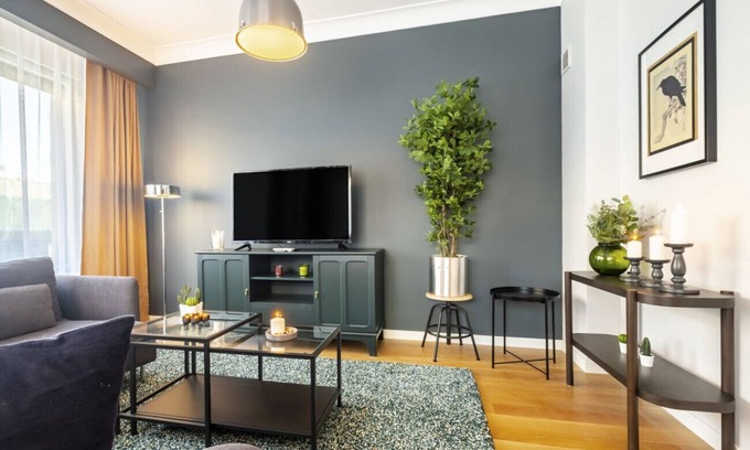 Suadiye Apartment | Vibrant Flat 7 min to Bagdat Avenue in Suadiye