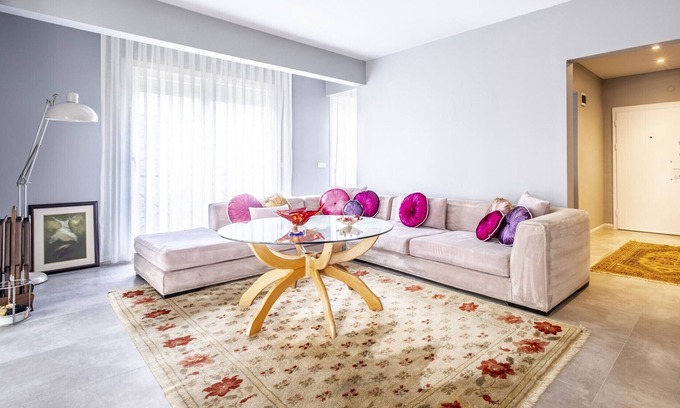Bostanci Apartment | Vibrant Flat next to Bostanci Marmaray Station